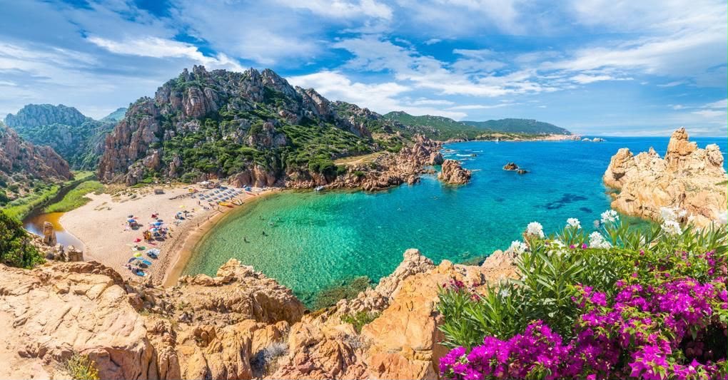 COSTA PARADISO | SARDÍNIA Vila s panoramatickým výhľadom na more – váš súkromný kúsok stredomorského raja