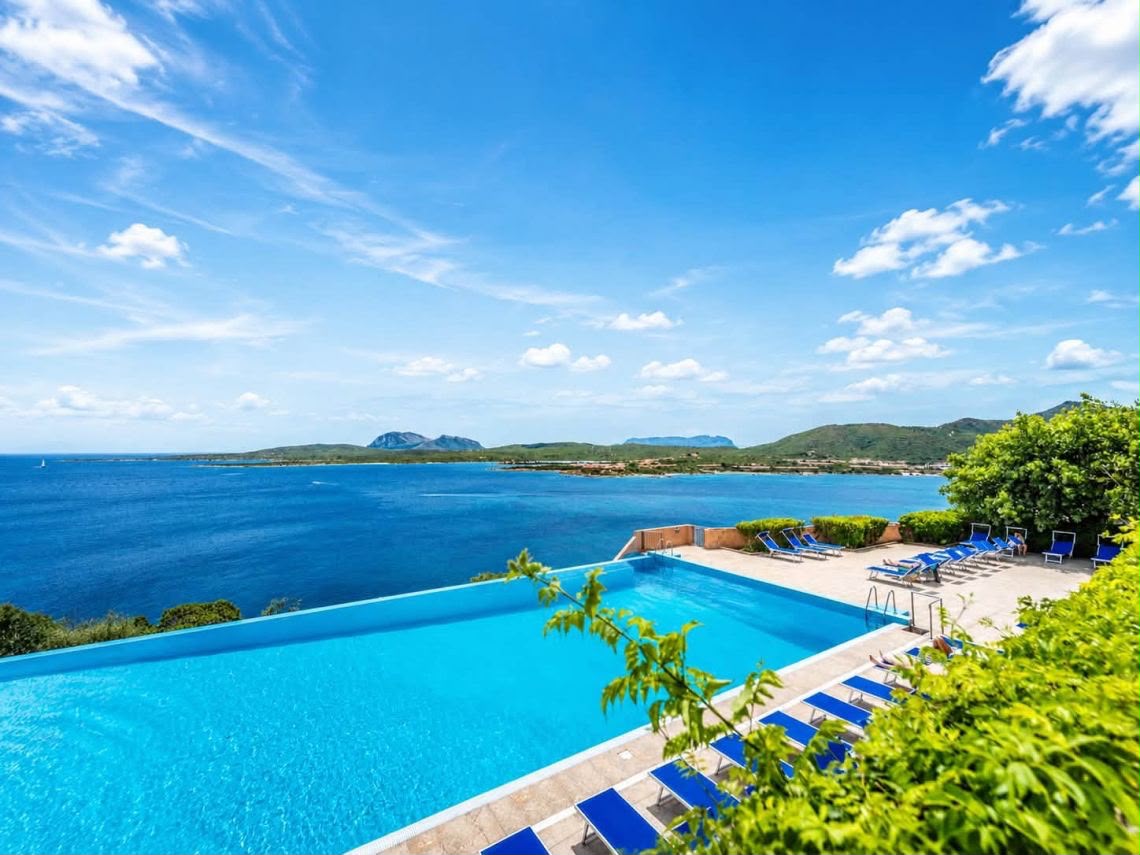 🇮🇹 PRVÁ LÍNIA MORA NA SARDÍNII: LUXUSNÝ APARTMÁN V REZORTE LADUNIA, PORTO ROTONDO 🏝️✨