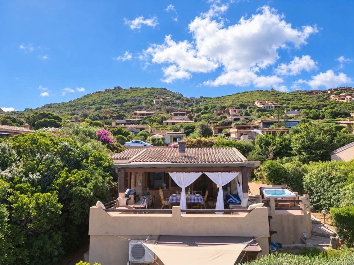 VILA S PANORAMATICKÝM VÝHĽADOM NA MORE – SARDÍNIA 🇮🇹  388 000 € | Costa Paradiso | 180° výhľad na Stredozemné more